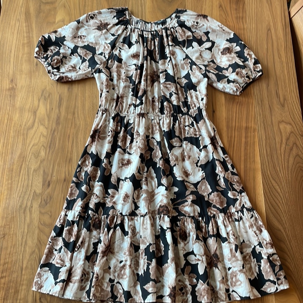 RAILS floral, tiered dress with puff sleeves.